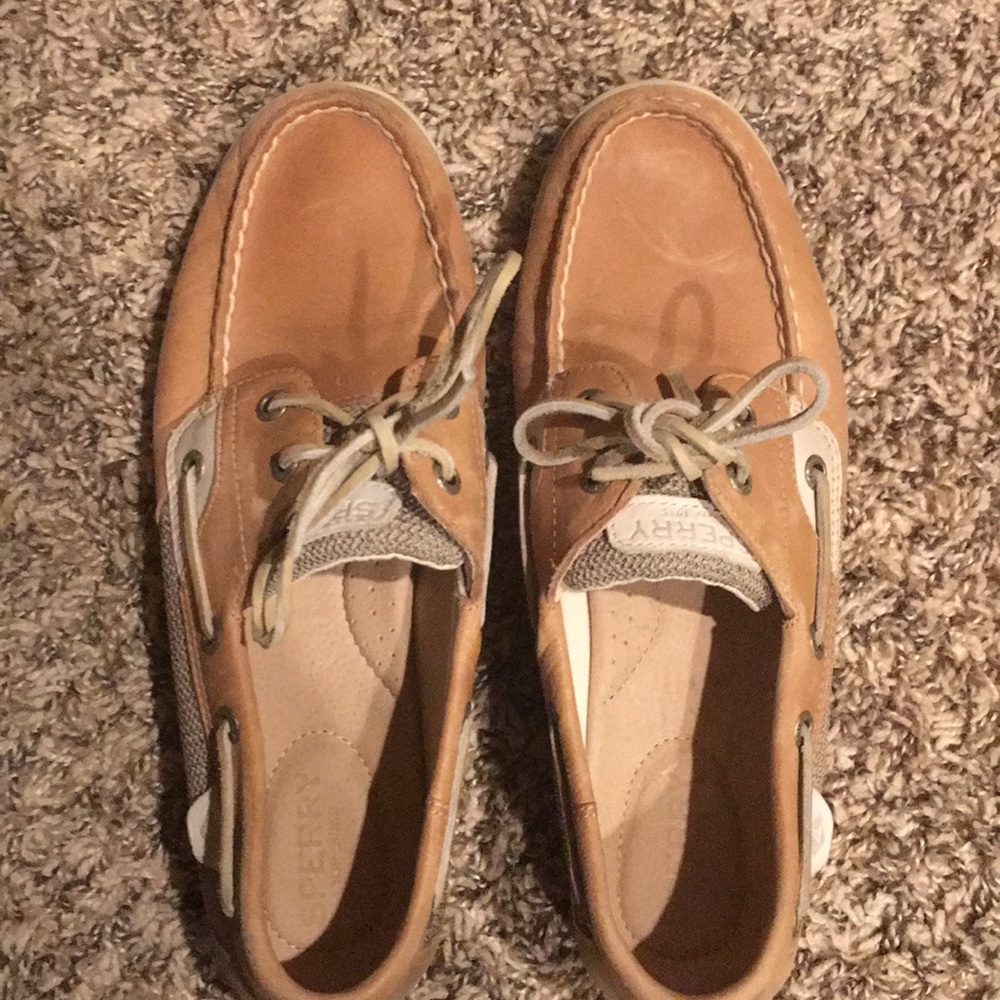 Tan women’s Sperry shoes